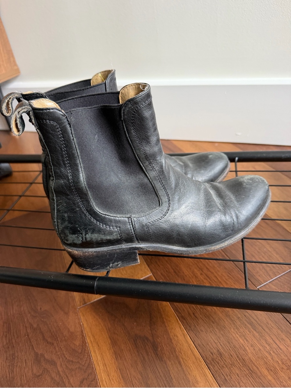 FRYE Black Leather Chelsea Ankle Boots Low Heel Women's Size 7